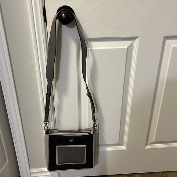 NWOT MICHAEL KORS PURSE !!! 🔥🔥🔥🔥🔥 - Picture 3 of 8